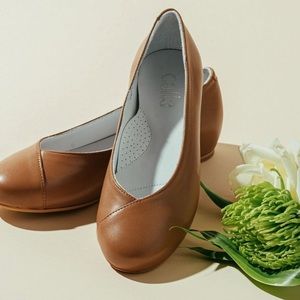 Calla - Charlotte Tan in size 42